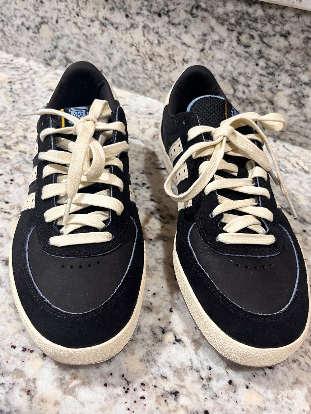 adidas Black Glenburn Argentina thrasher sneaker. Size 9